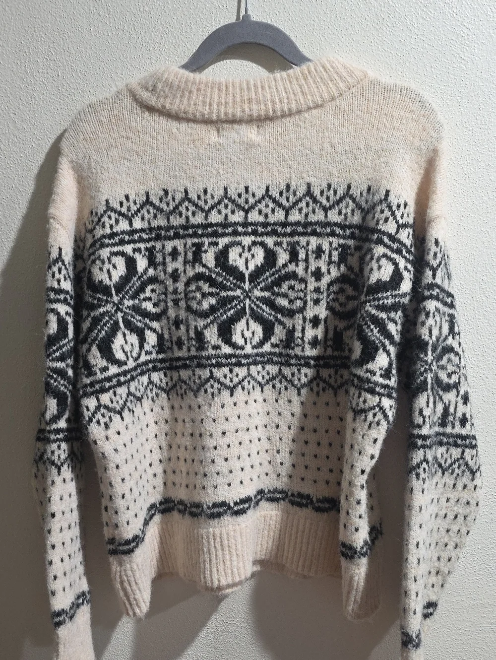 NWT Universal Threads Soft Fuzzy Alpine Sweater